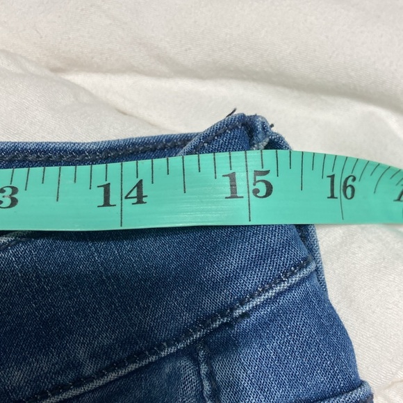 Sneak peak Bermuda shorts - Picture 4 of 4